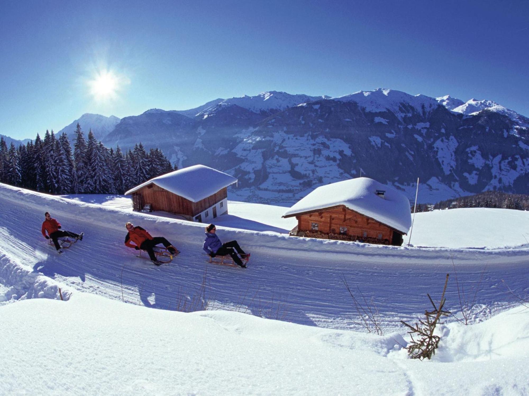 Spacious Apartment in Uderns near Ski Area Exterior foto